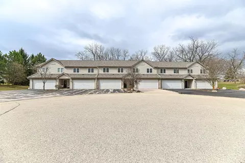 1915 Mallard Pointe #C, Waukesha, WI 53189
