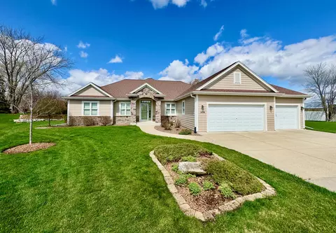 1404 Whitetail, Mukwonago, WI 53149