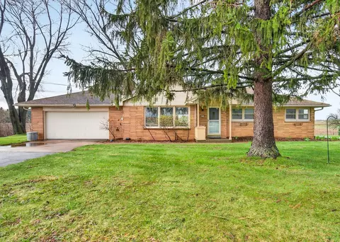 8705 W Donges Bay, Mequon, WI 53097
