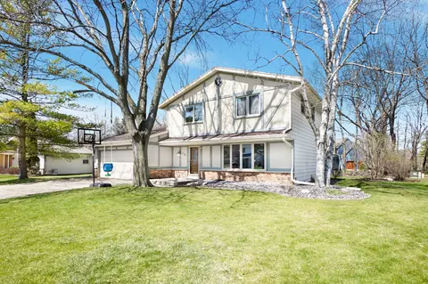 738 Buckingham, Hartland, WI 53029