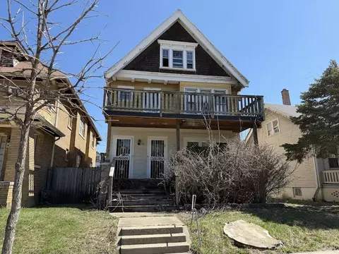 2470 N 41st #2472, Milwaukee, WI 53210
