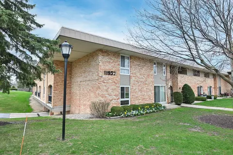 11957 W Appleton #8, Milwaukee, WI 53224