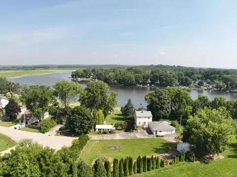 6301 Riverside, Waterford, WI 53185