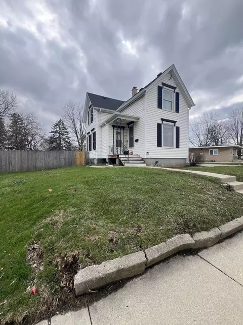 1925 Rapids, Racine, WI 53404