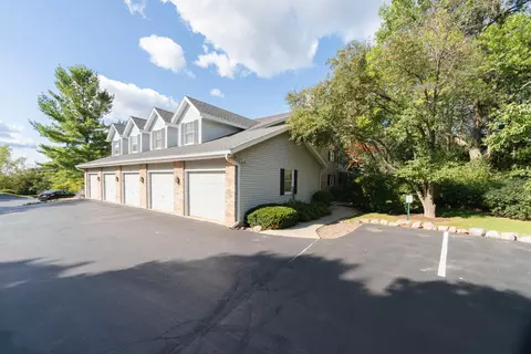 2357 Quail Holw #D, Delafield, WI 53018