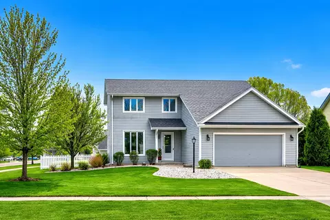 641 Small Farm, Mukwonago, WI 53149