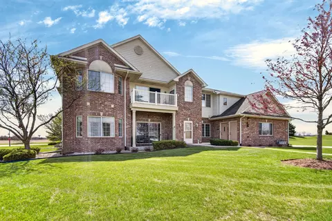 9296 Creekside #212, Pleasant Prairie, WI 53158