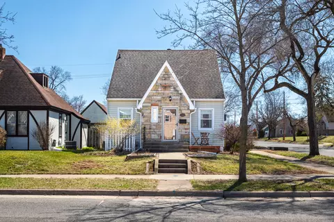 2302 Market, La Crosse, WI 54601