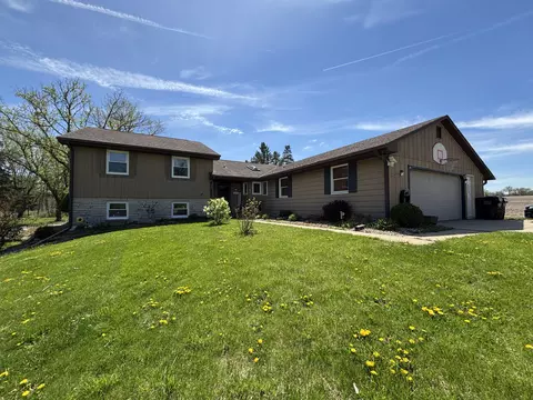 3377 N Hackbarth, Janesville, WI 53548