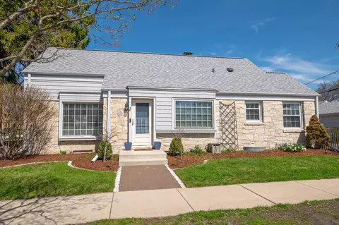 8528 W Meinecke, Wauwatosa, WI 53226