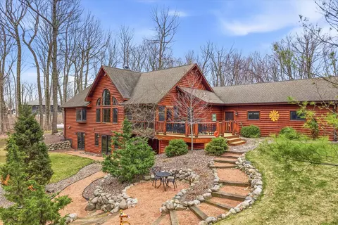 w2147 Hickory Hills Court, Osceola, WI 53010