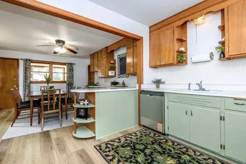 2615 E Denton, Saint Francis, WI 53235