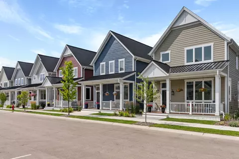 6250 W Fox Xing, Mequon, WI 53092
