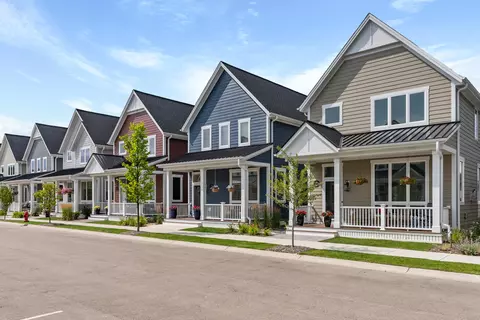 6230 W Fox Xing, Mequon, WI 53092