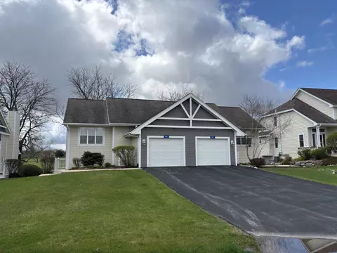 877 Eagleton #46-17, Geneva, WI 53147