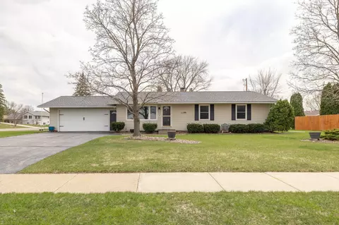 528 Riders Clb, Onalaska, WI 54650