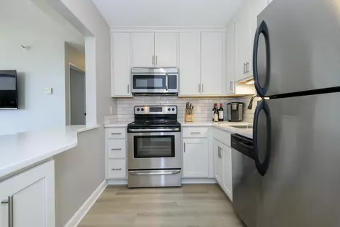 1660 N Prospect #805, Milwaukee, WI 53202