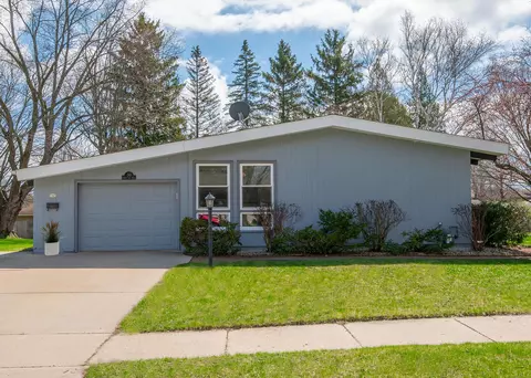 745 Green Tree, West Bend, WI 53095