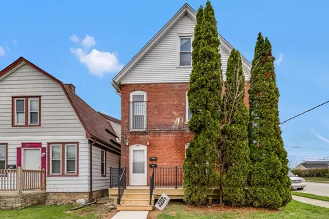 729 Montana, South Milwaukee, WI 53172