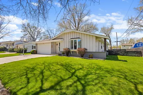 1448 Cottonwood, Waukesha, WI 53189