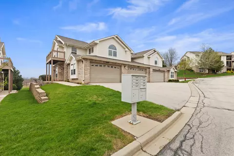 9277 S 51 #601, Franklin, WI 53132