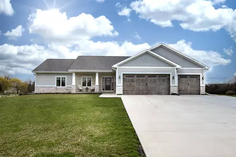 638 Red Oak, Summit, WI 53066