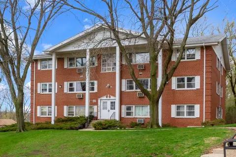 245 Country Clb #3A, Lake Geneva, WI 53147