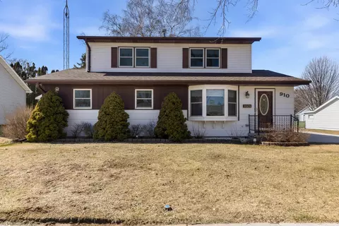 910 Lawton, Manitowoc, WI 54220