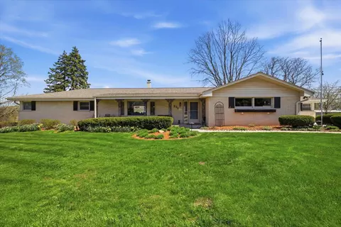 531 Lookout, Pewaukee, WI 53072