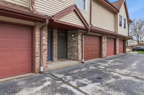2077 S 102nd #D, West Allis, WI 53227
