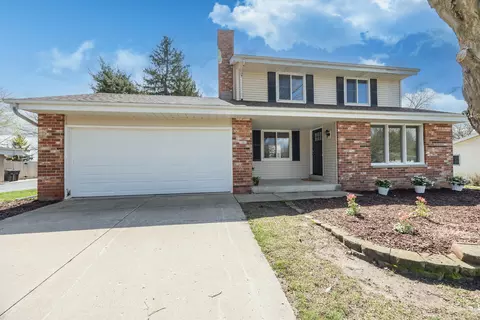 1501 Grandview, Oconomowoc, WI 53066