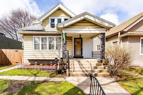 2069 S 71st #2071, West Allis, WI 53219