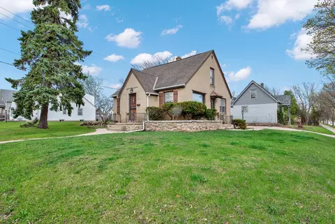 4235 W Fairmount, Milwaukee, WI 53209