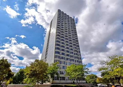 2525 S S Shr #22F, Milwaukee, WI 53207