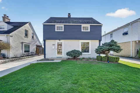 5058 N Kent, Whitefish Bay, WI 53217