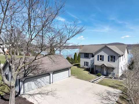 3344 Lake, Hartford, WI 53027
