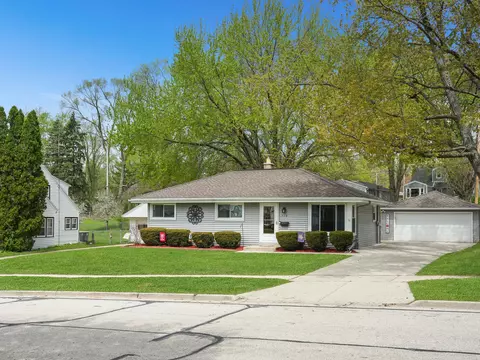 318 Dodie, Waukesha, WI 53189