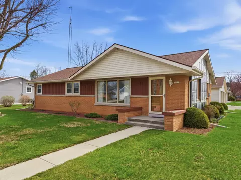 1001 Glenview, Manitowoc, WI 54220
