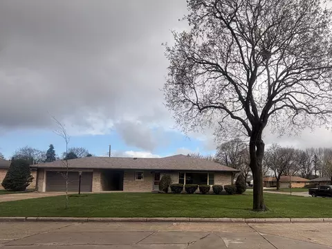 3033 S Stratton, West Allis, WI 53219