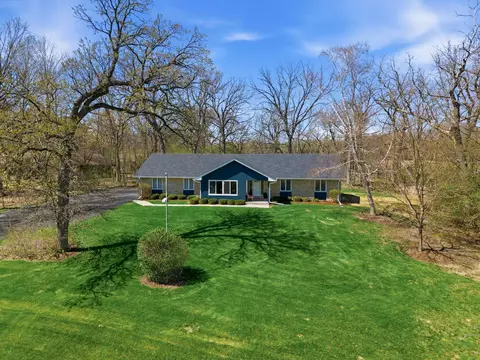 s40w26950 Oak Grv, Waukesha, WI 53189