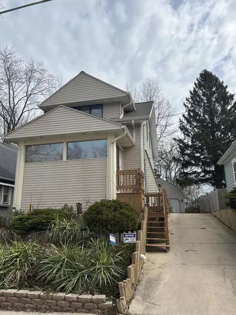 419 Hayes, Racine, WI 53405
