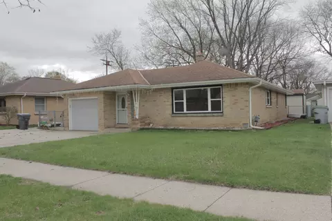 6125 W Eden, Milwaukee, WI 53220