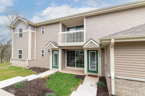 2740 Hidden #71, Saint Francis, WI 53235