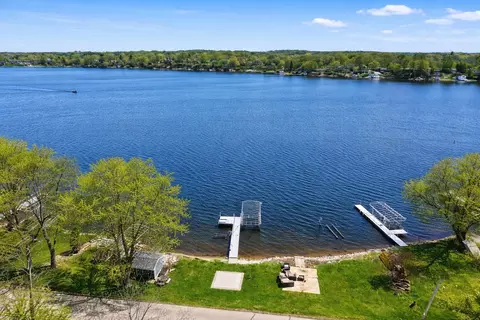 7164 N Tichigan, Waterford, WI 53185