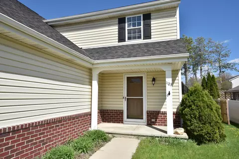1123 White Sands, West Bend, WI 53090