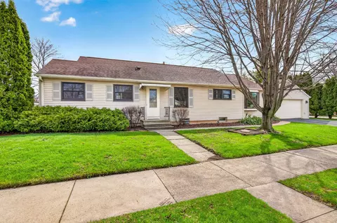 203 E Peckham, Neenah, WI 54956