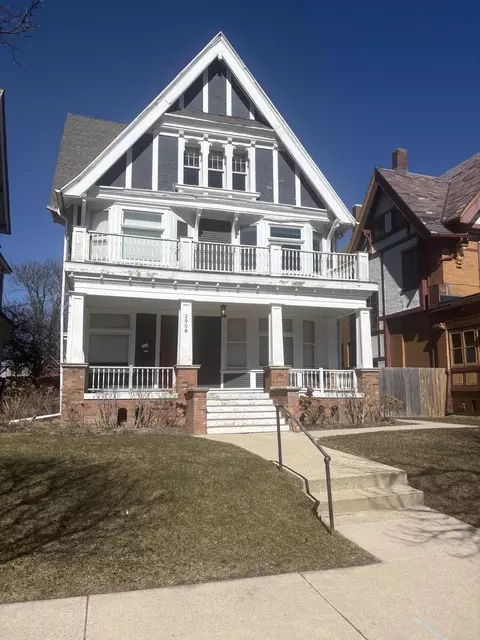 2908 W Mckinley, Milwaukee, WI 53208