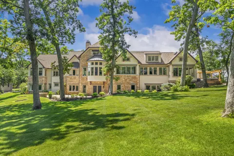 1277 Geneva National, Geneva, WI 53147