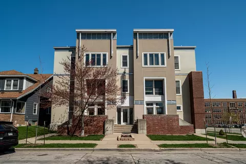 2904 N Cambridge #102, Milwaukee, WI 53211