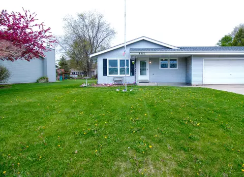 8361 S Deer Rdg, Oak Creek, WI 53154